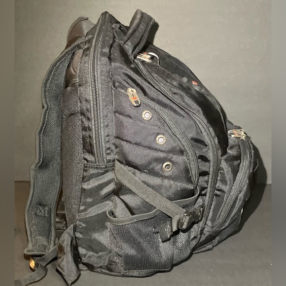 Swiss Army by Wenger Backpack with Signature Consultants Embroidered - Picture 4 of 16